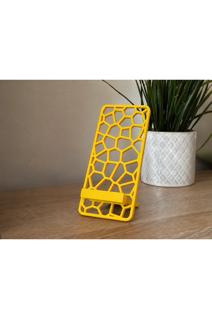 3D Baskı Siyah Petek Tasarımlı Telefon Standı ve Masaüstü Telefon Tutucu